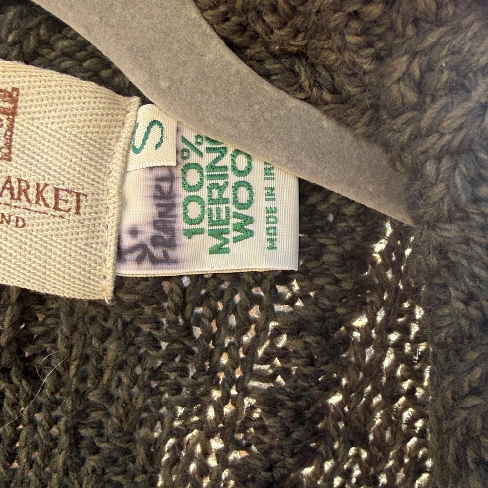 Elegant Dark Green Cable Knit Cardigan - Picture 5 of 6
